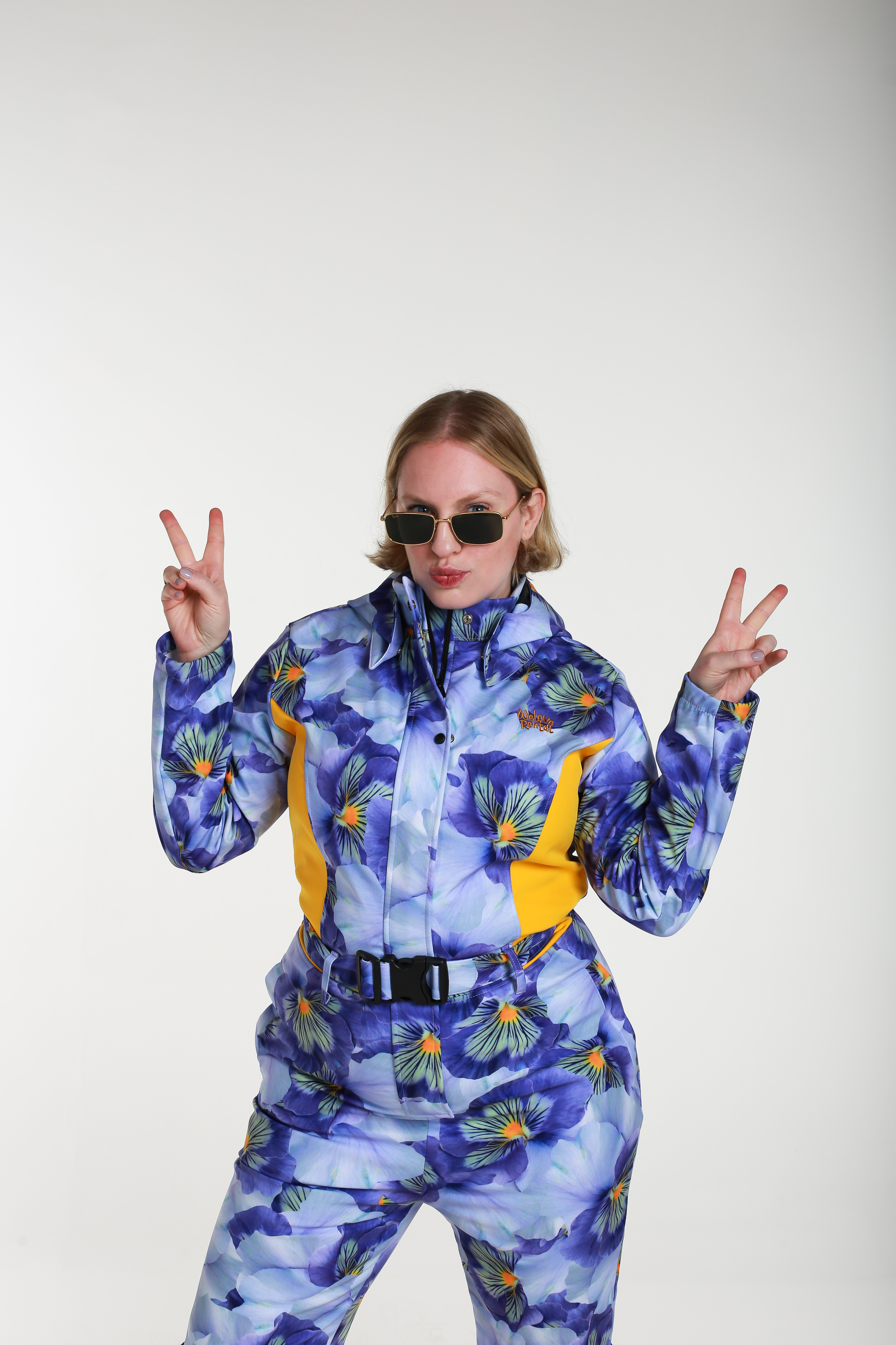 Macacão Floral Azul com Laranja